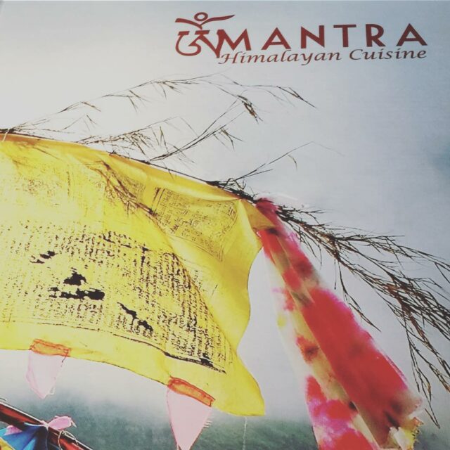 Hyvä #ravintola #hertsika'ssa, #menu'kin on kaunis 💛 #sunnuntailounas #mantra #herttoniemi #himalayanrestaurant #ravintolamantra